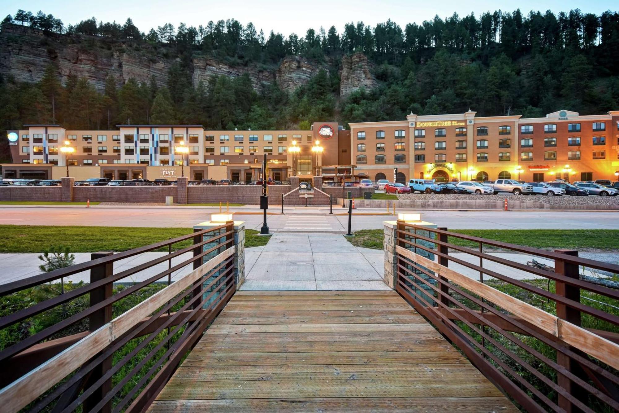 Tru By Hilton Deadwood Hotel Exterior photo
