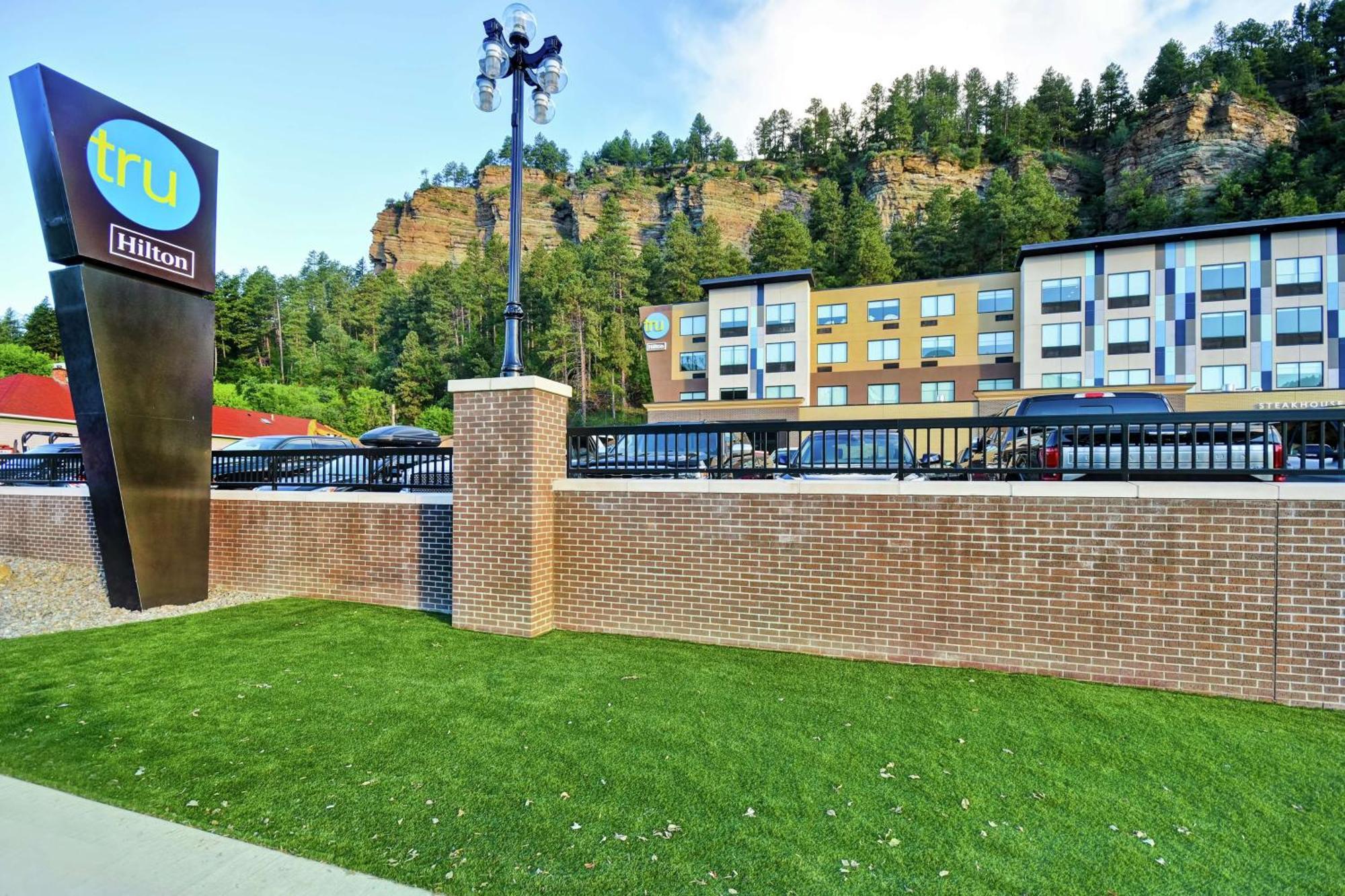 Tru By Hilton Deadwood Hotel Exterior photo
